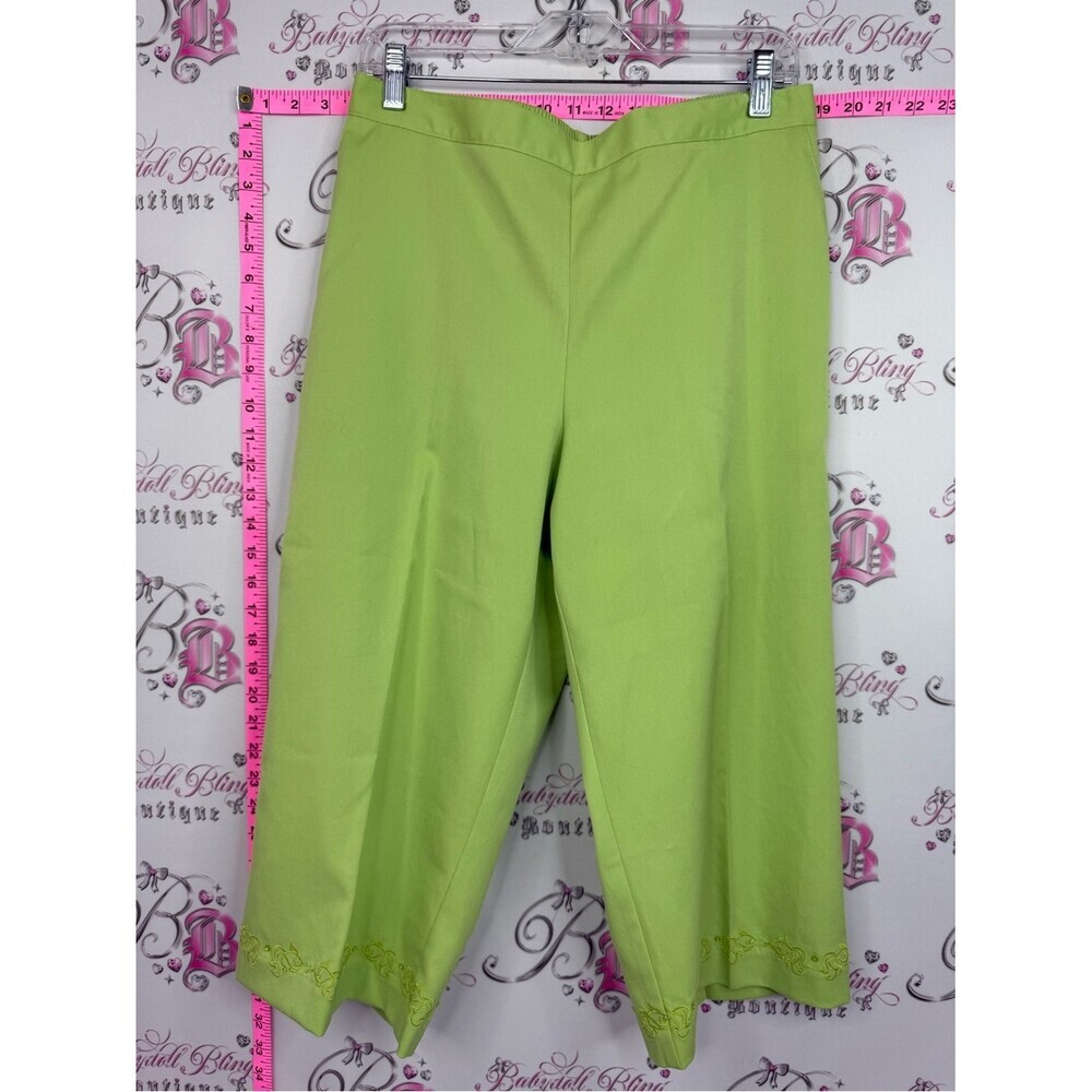 Alfred Dunner capri pants embroidered hem Lime Green Capri Pants
